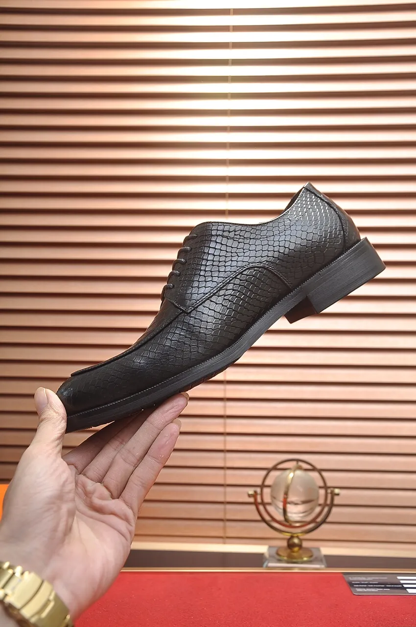 Men's shoes💰460💶[HERMES] (sheepskin lining)🍀Italian top luxury🍀He does not pursue novel styles and gorgeous colors, but attracts the favor of successful men with his flawless, elegant and classic style! This very, very comfortable, simple and stable style makes it easy to match any style! The pattern is absolutely 1:1 refined from the original case, and we strive for excellence in materials, imported cowhide + cowhide lining💪💪💪extraordinary texture👍! .Black brown code number: 38 to 45 (45 customized)